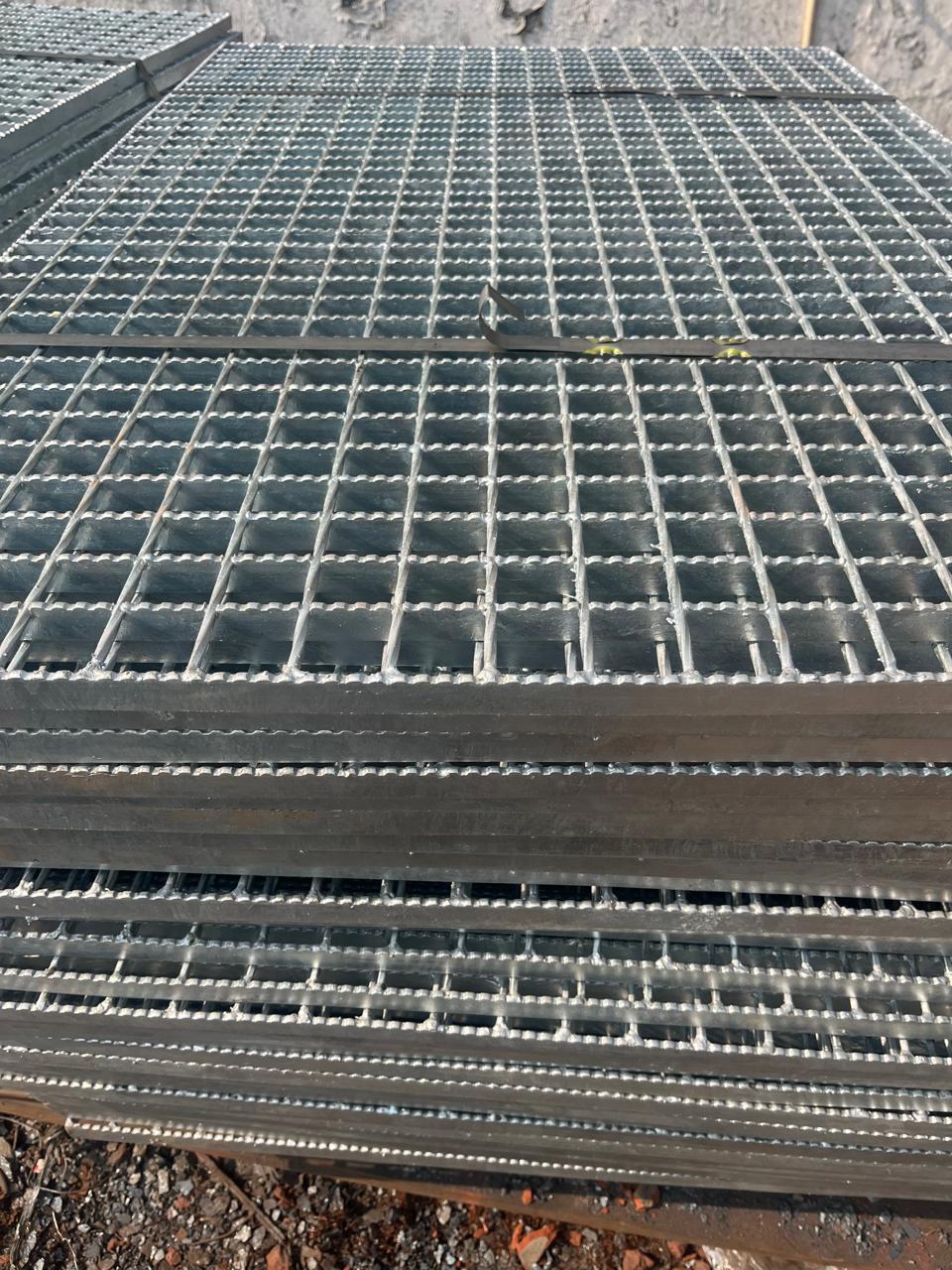 Serrated Grating Exporter in India